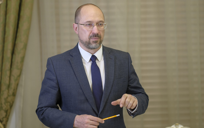 Денис Шмыгаль: Надо научиться жить в новых условиях по меньшей мере два года